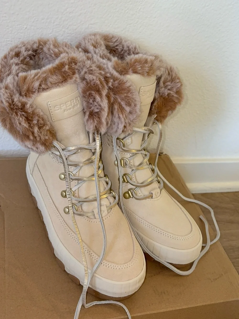 Sperry Women Torrent Lace Up Boot Size 6.5 like new